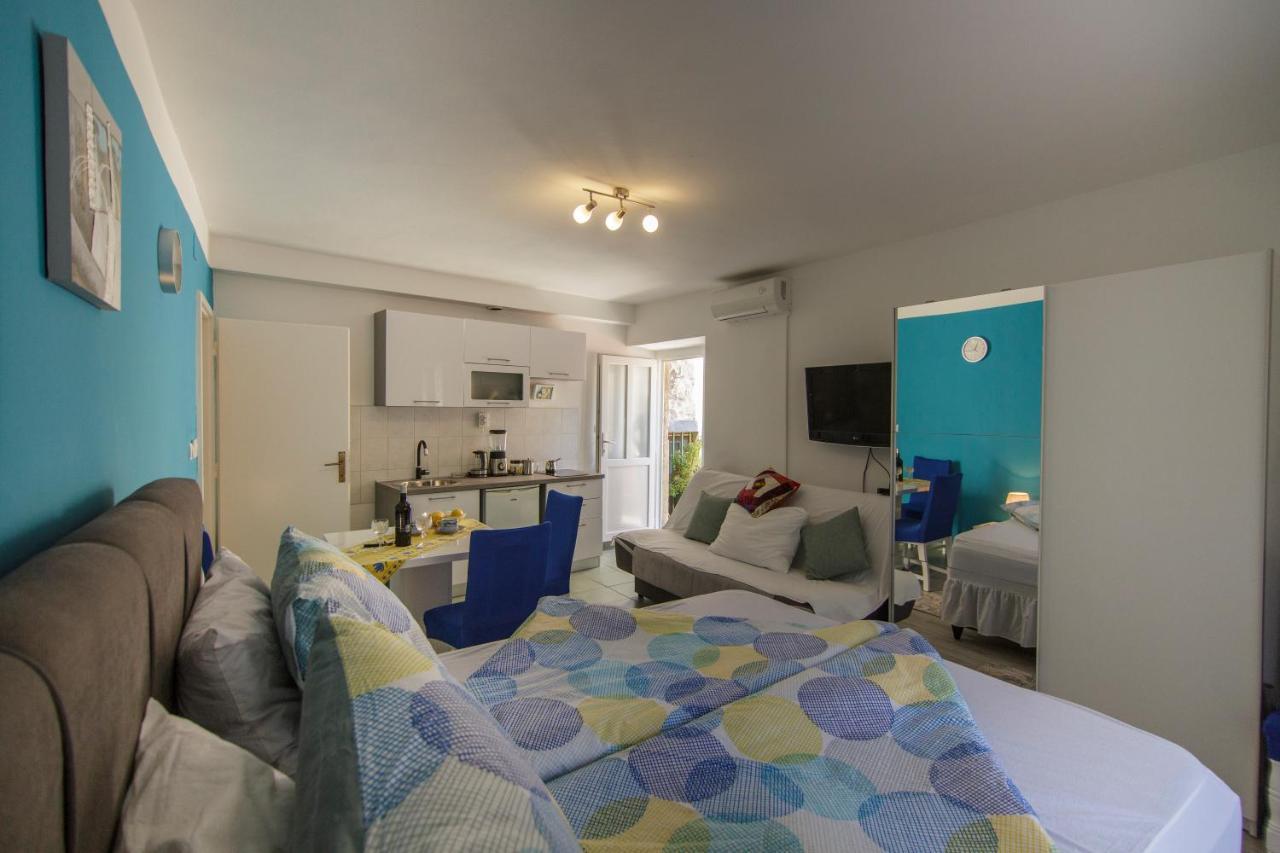 Apartment Filomena In The Center Komiza Exterior photo