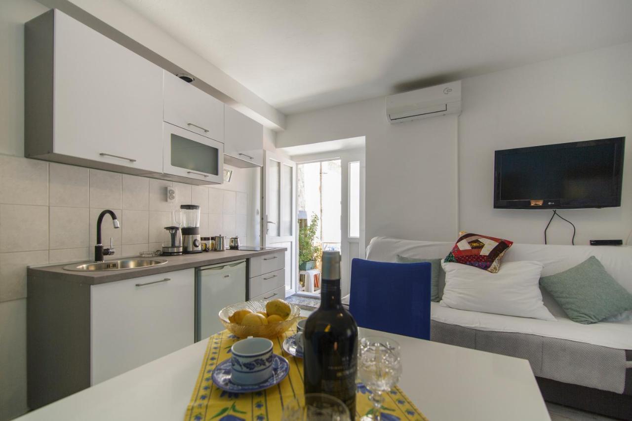 Apartment Filomena In The Center Komiza Exterior photo