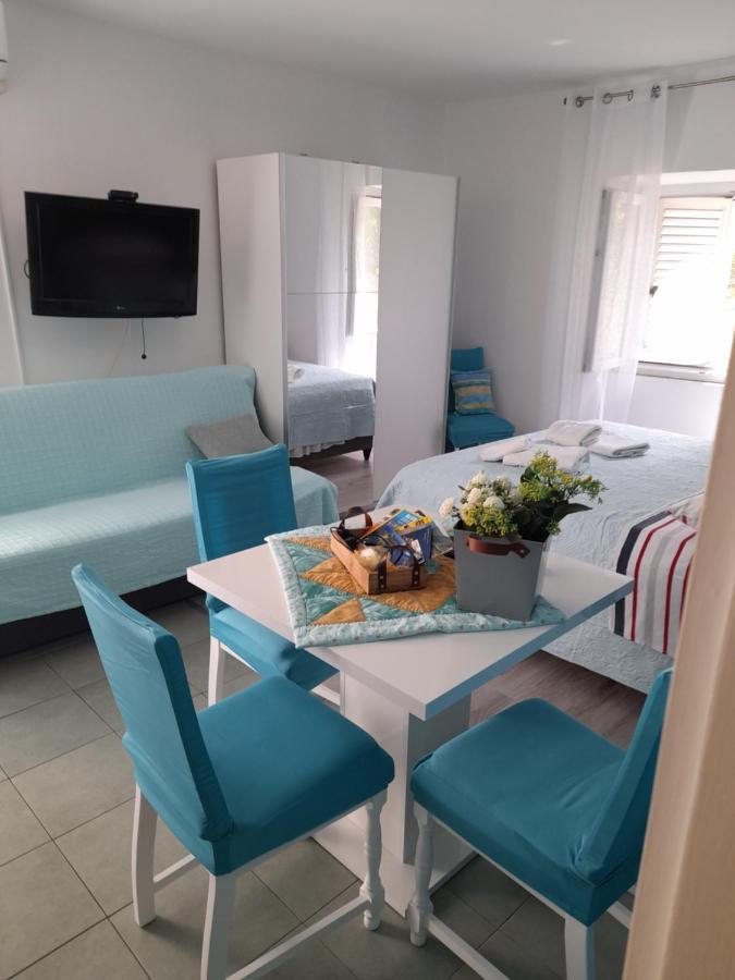 Apartment Filomena In The Center Komiza Exterior photo