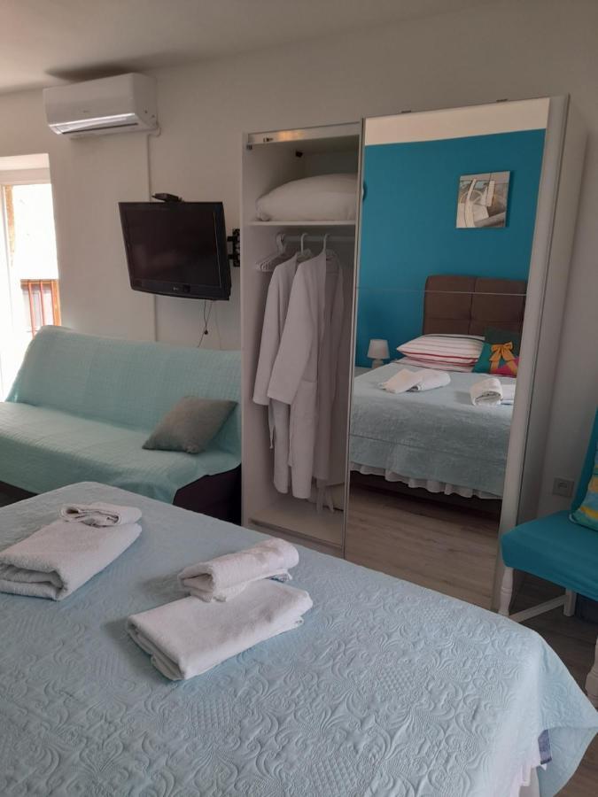 Apartment Filomena In The Center Komiza Exterior photo